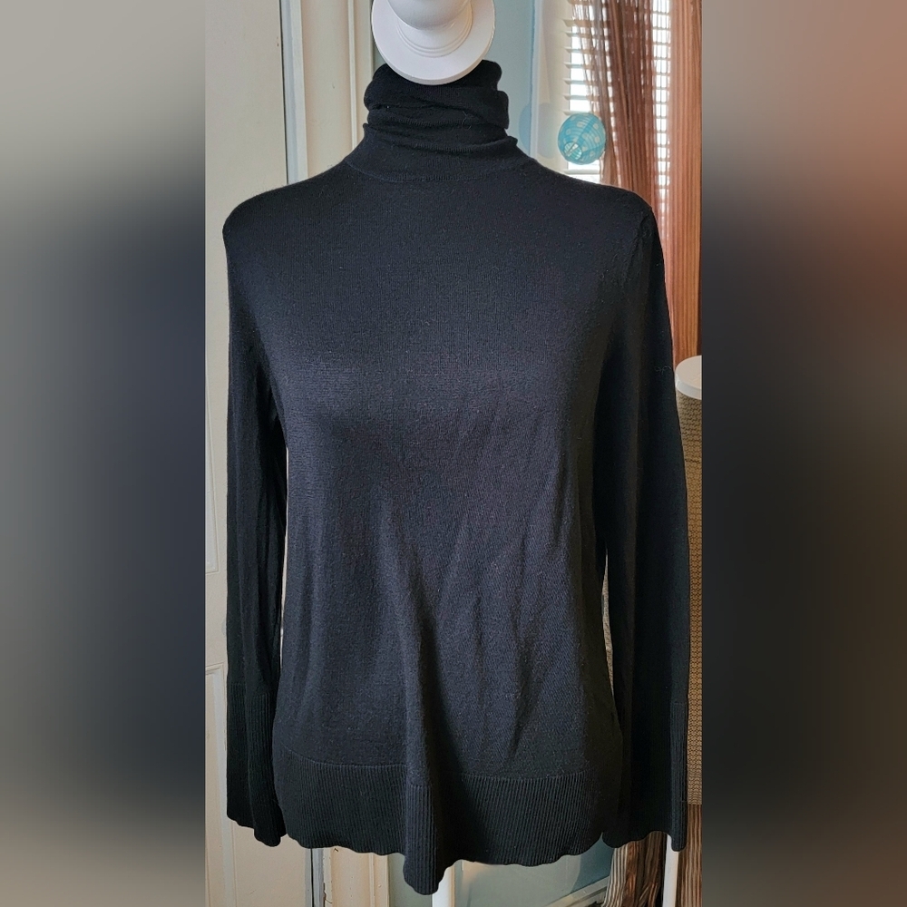 COS 100% Wool Classic Fit Turtleneck Sweater Women's M Black Soft Neutral Lux